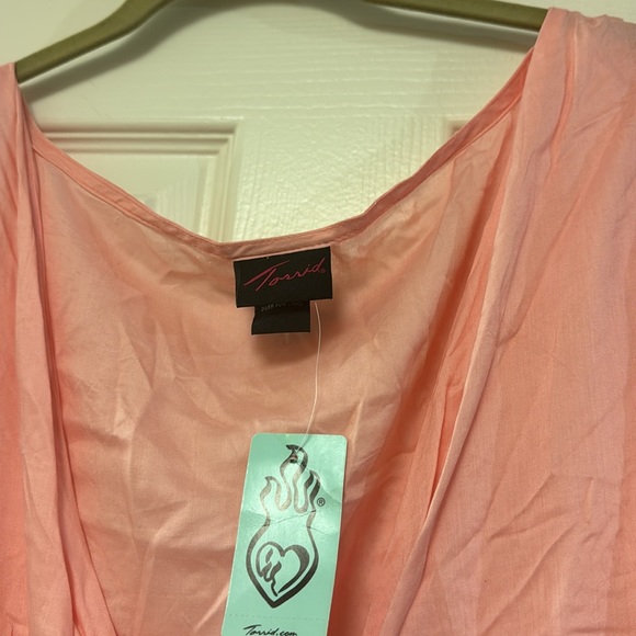 NWT Torrid light pink v neck lightweight blouse top 2X - Picture 5 of 8
